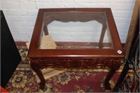 Mahg. End Table w/ beveled glass top