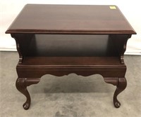 CM FURNITURE MAHOGANY QUEEN ANNE STYLE TABLE