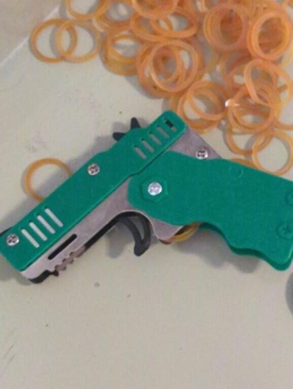 Metal Folding 6-Shot rubber band gun with lots of