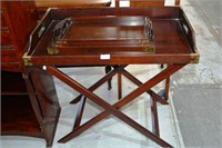 Butlers tray table with folding stand