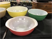 Three Vintage Pyrex Nesting Bowls.