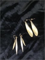 2 pairs of brushed metal earrings