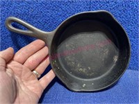 Little old #3 cast iron skillet (unmarked)