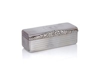 GEORGIAN CRESTED SILVER SNUFF BOX, 113g