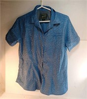 D4) women's Woolrich fishing shirt. Size large.