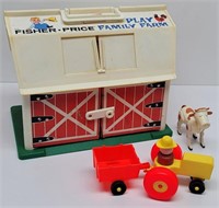 Fisher Price Family Play Farm  1977  #915