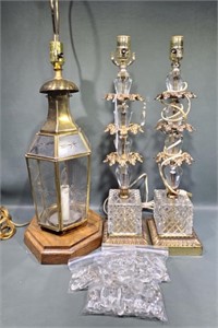 PAIR OF BRASS & CRYSTAL LAMPS & LANTERN LAMP