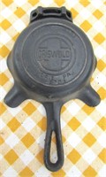Griswold 00 Ash Tray