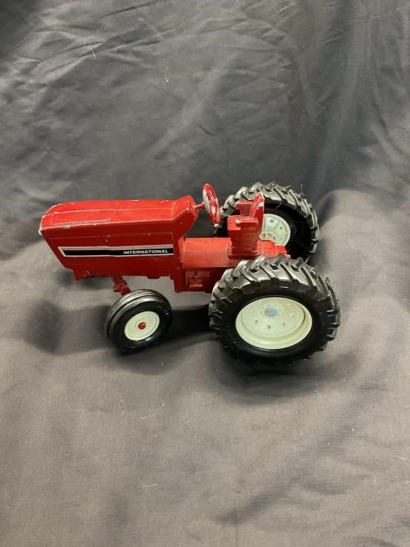 INTERNATIONAL TOY TRACTOR