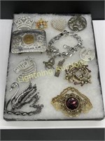 ASSORTED JEWELED BROOCHES AND MORE