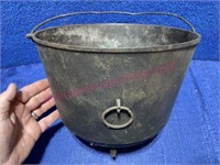 Antique larger cast iron bean pot (3-legs)