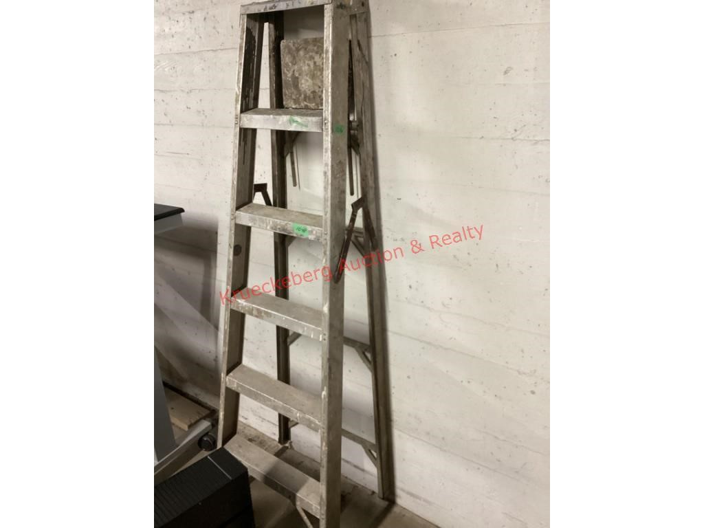 6-Foot Metal Step Ladder