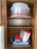 ASSORTMENT OF PLASTIC FOOD STORAGE CONTAINERS