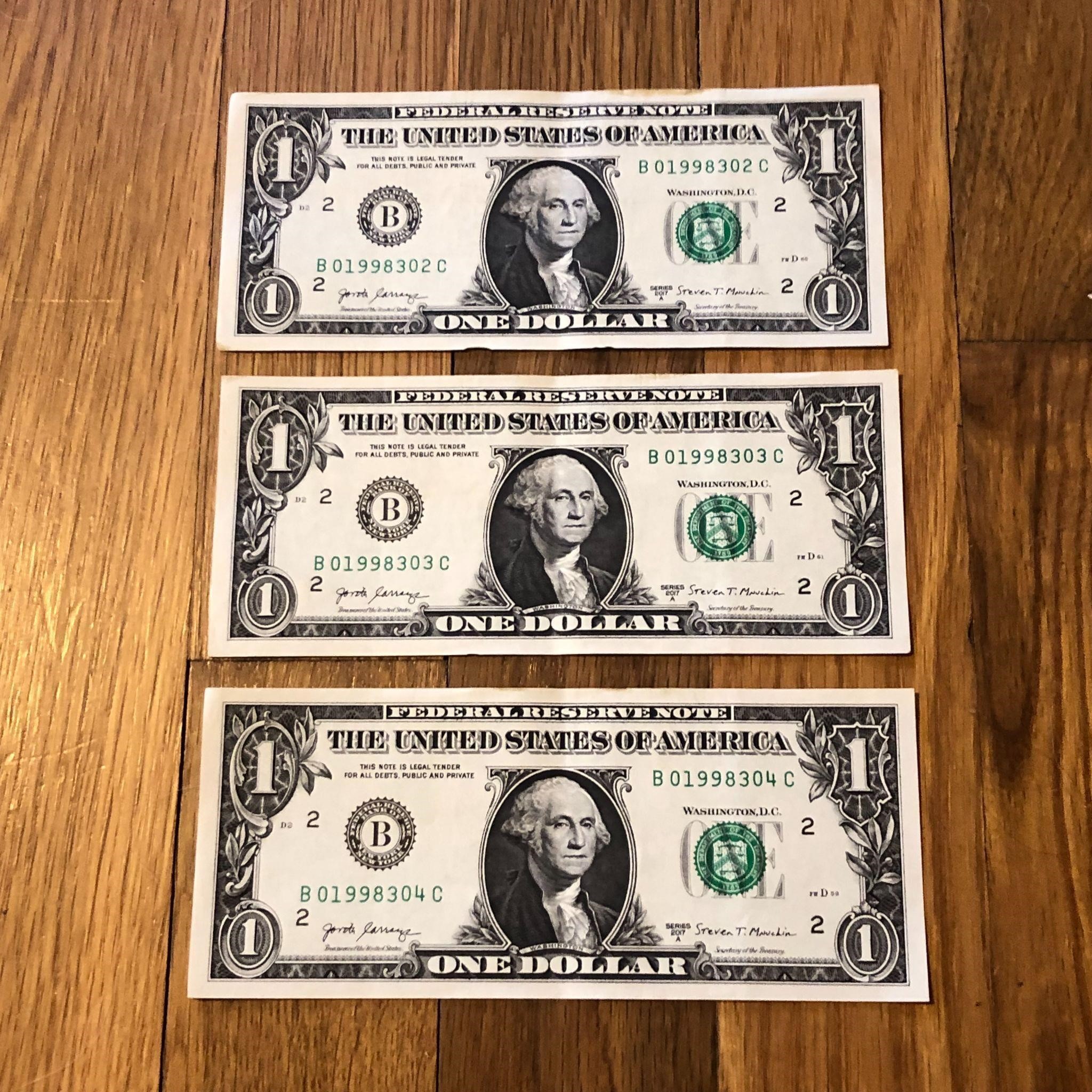 (3) Sequential 2017 1 Dollar Banknotes