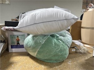 Large mystery lot thank includes pillows