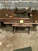 Antique Singer Sewing Machine & Cabinet