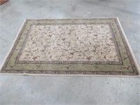 BEIGE & GREEN AREA RUG (APPROX. 5' X 8')