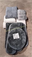 4 PIECE BATH SET / 4 OTHER BATH PIECES