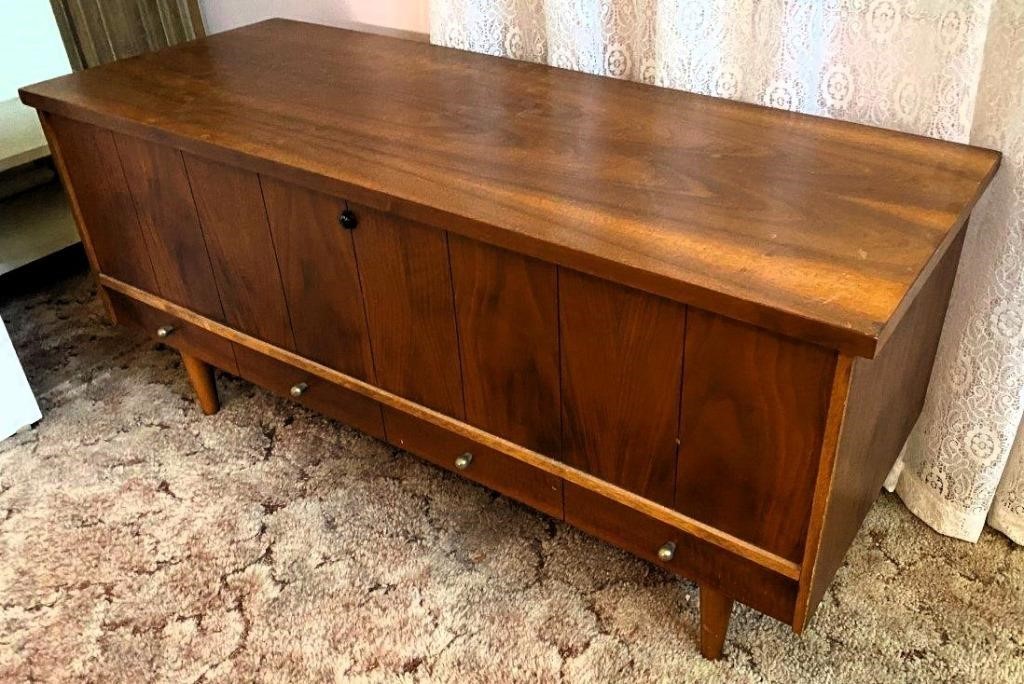 Lane Cedar chest- good condition