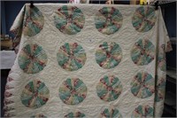 VINTAGE HAND STITCHED QUILT DRESDEN PLATE