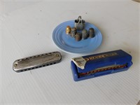 2 harmonicas and 5 old thimbles
