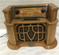 Antique Style Wood Cabinet Radio