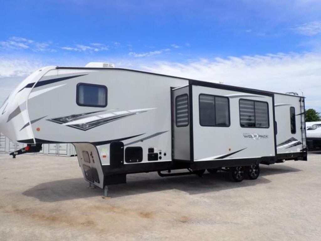 2021 Forest River Cherokee Wolf 39 Ft 3 In. T/A 52
