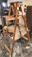 5 foot wood ladder