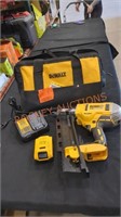 DeWalt 20v 21° Round Head Nailer