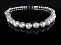 18K White Gold and Freshwater Pearl Necklace