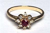 14kt Ring with Inset Clear & Red Stones
