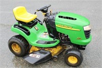 John Deere Lawnmower 42" Model L111 automatic