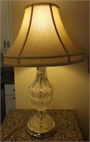 Lot #3557 - Pattern glass table lamp