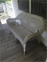 Wicker Couch PLEASE READ COMMENTS