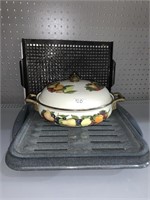 REGENCY COVERED POT AND COOKING TRAYS