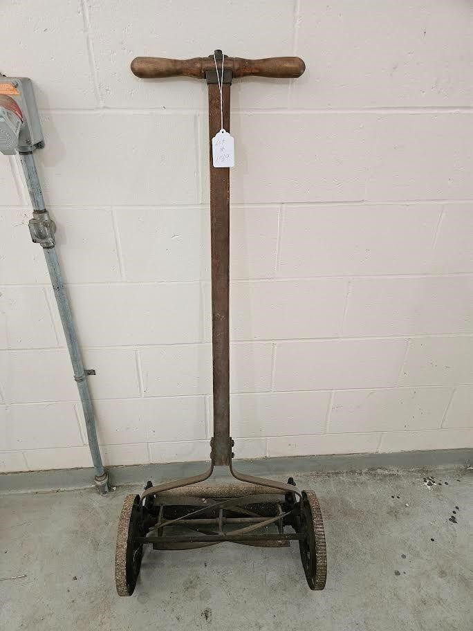 ANTIQUE PUSH LAWN MOWER