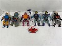 MASTERS OF THE UNIVERSE ACTION FIGURES & WEAPONS