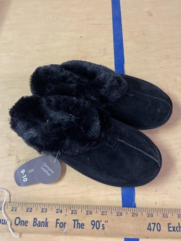 Leather slippers 9-10 size new