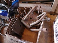 BOX: QTY. OF AXEL CLAMPS