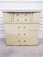1950s CHEST OF DRAWERS