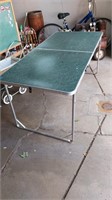 Folding table