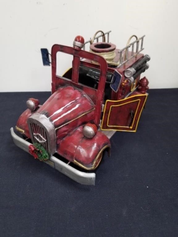 12x 7.5 x 8 in musical metal Christmas fire truck