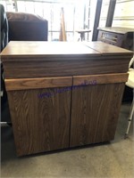 SEWING CABINET W/ SINGER SEWING MACHINE