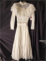 Wedding dress Western Collection size medium.