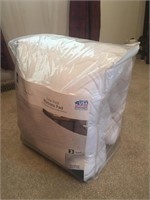 New in the Package Extra Thick Mattress Pad KING