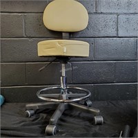 Sturdy rolling stool with adjustable height    - X