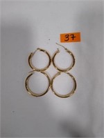 10Kt gold hoop earrings (2) 2.6 grams