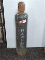 MEDIUM SIZE TANK OF DISSOLVE ACETYLENE -3/4 FULL