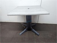 GREY OUTDOOR PATIO DINING TABLE, 31.5" X 31.5" X 3