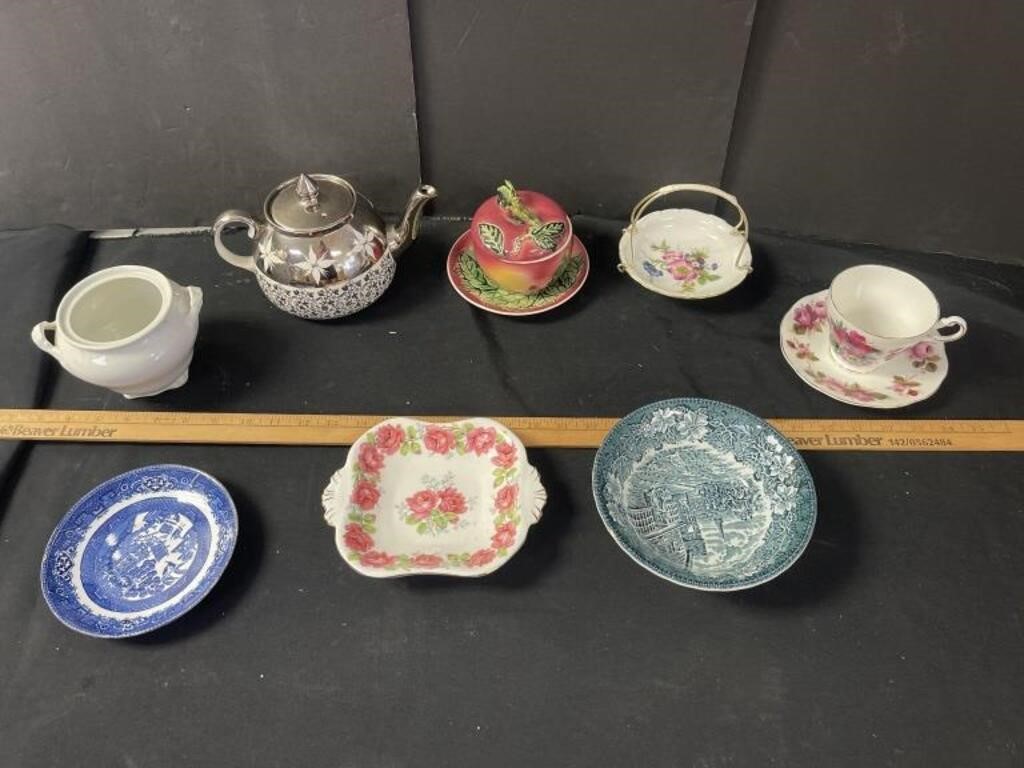 Miscellaneous dishes, teapot etc. see pictures